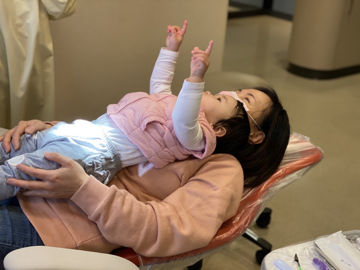 Dentist using AI presentation tools to educate patients about dental procedures
