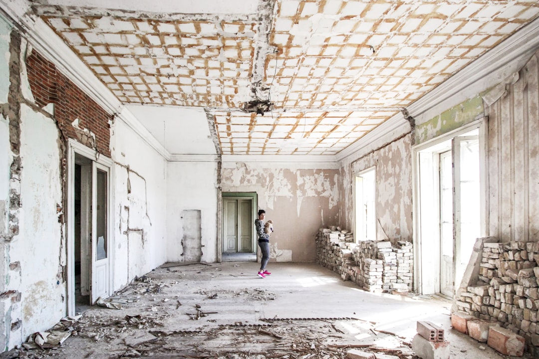 Clean room with hardwood floors ready for design